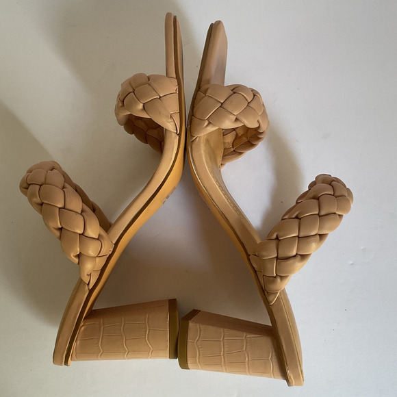 Wide Cushionaire Iris Braided Block Heel Sandals Nude Size 8W Square Toe - Picture 9 of 13